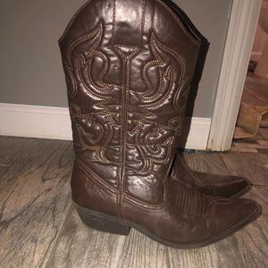 Brown cowgirl boots